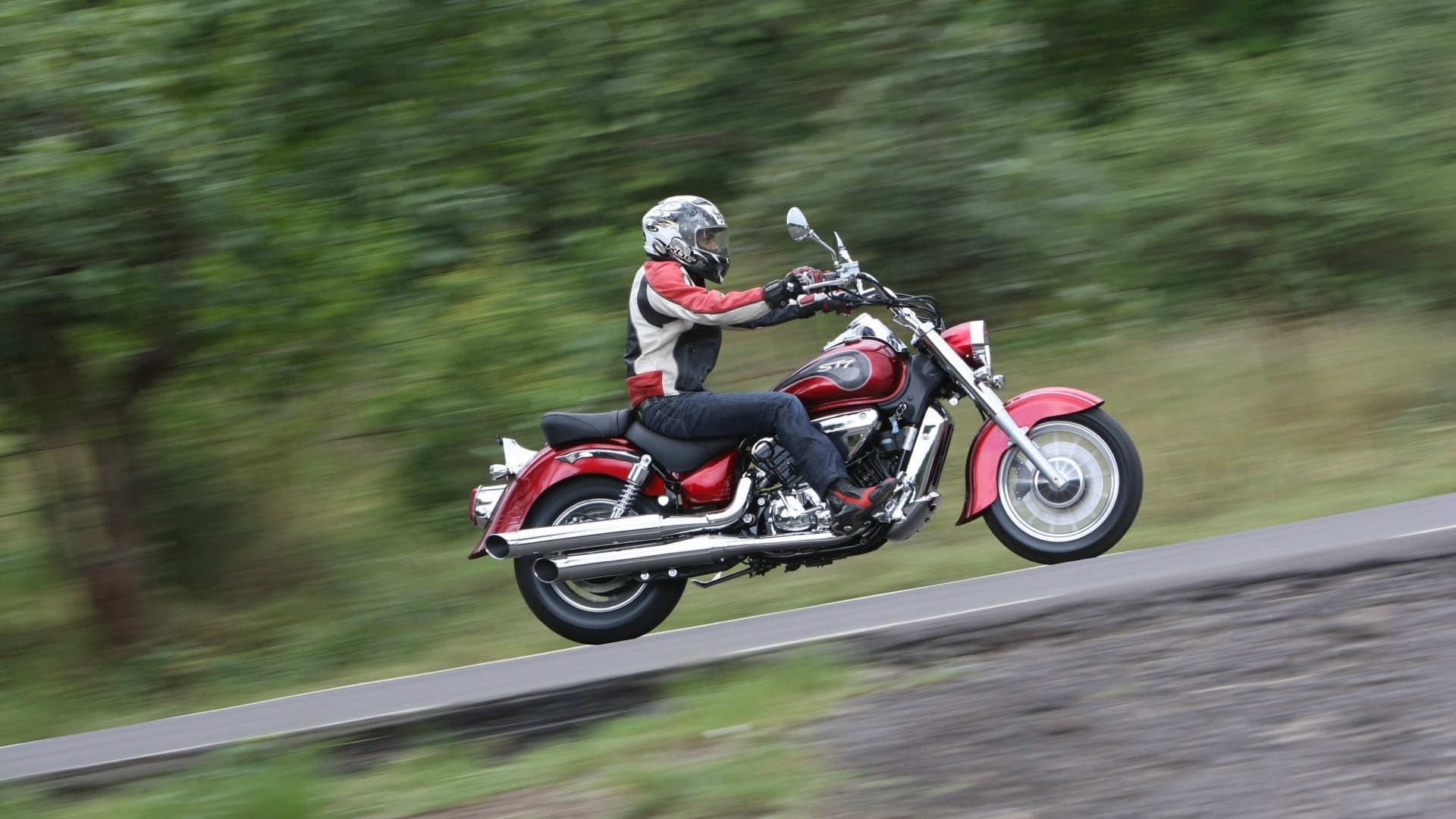 Hyosung ST7 2013 STD Exterior