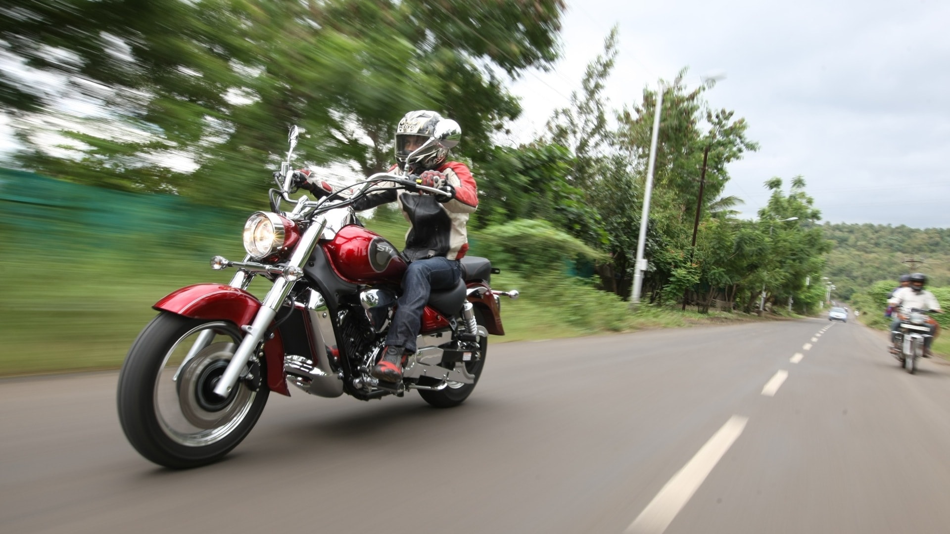 Hyosung ST7 2013 STD Exterior