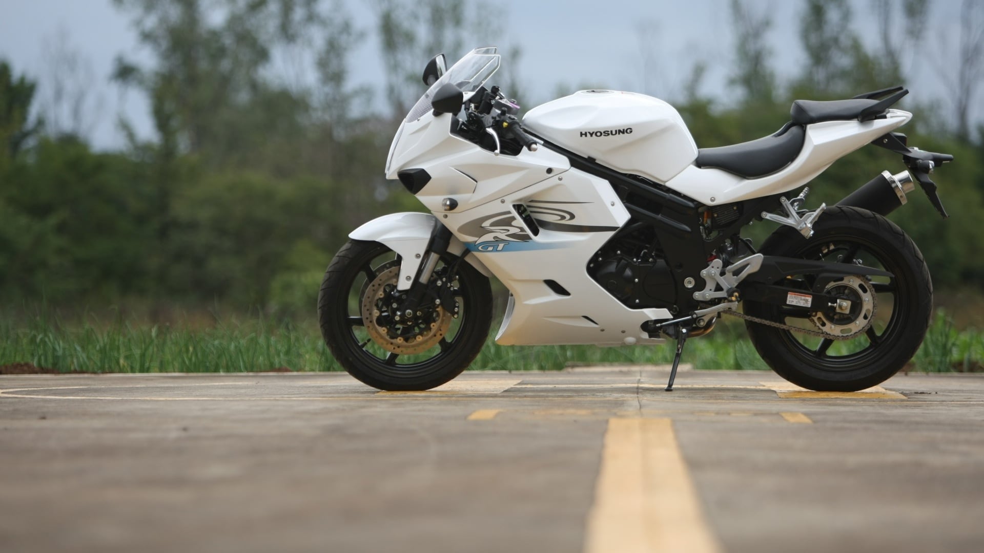 Hyosung GT650R 2013 STD Exterior