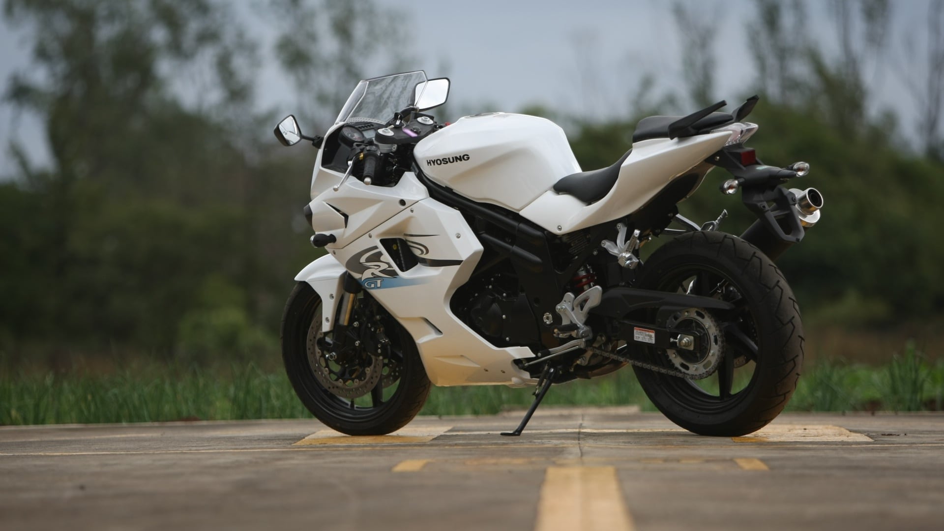 Hyosung GT650R 2013 STD Exterior