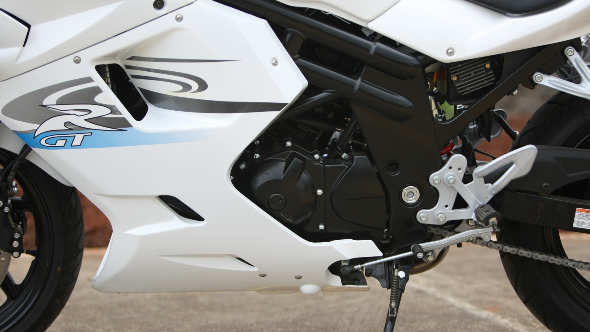 Hyosung GT650R 2013 STD Exterior