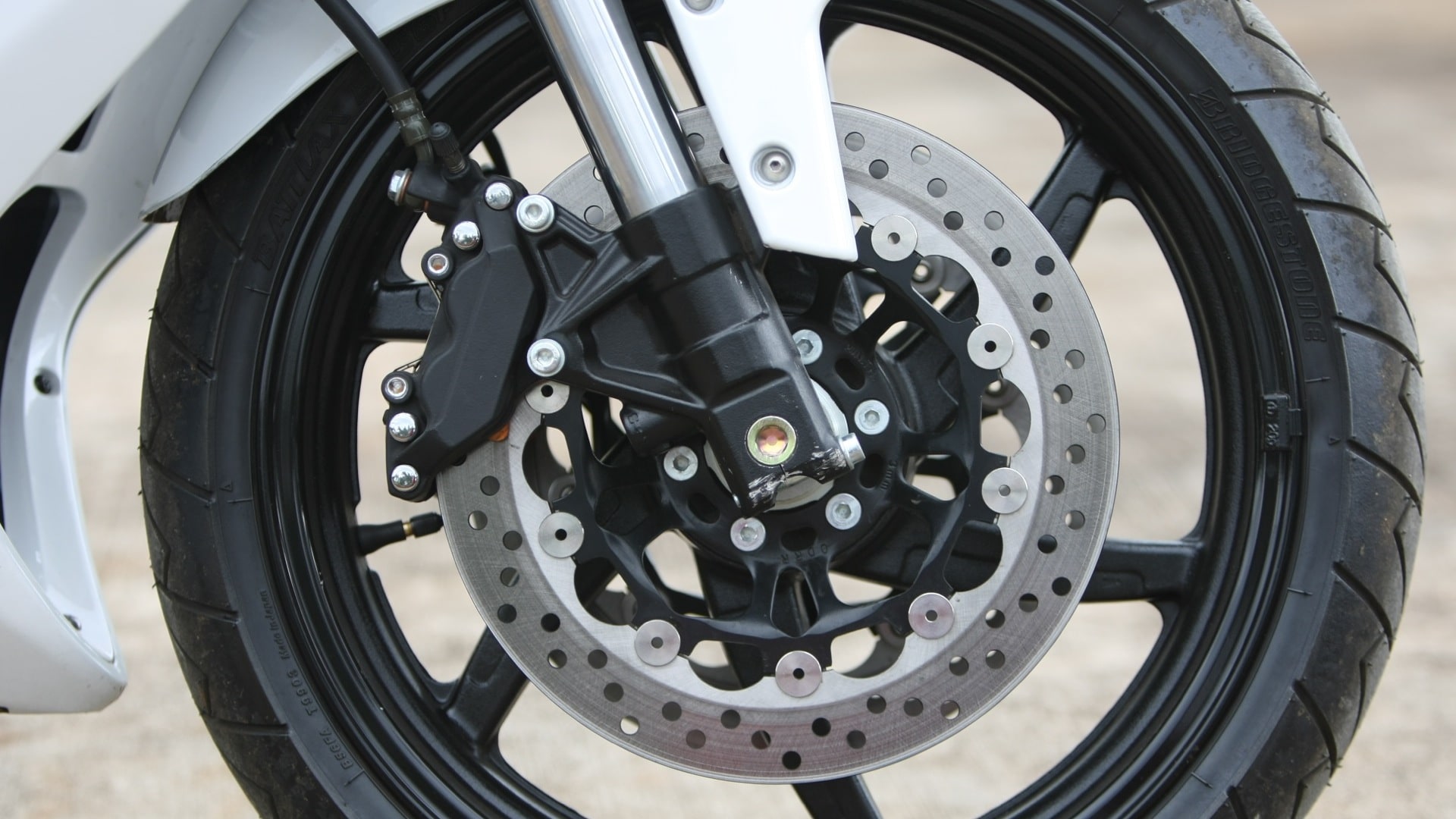 Hyosung GT650R 2013 STD Exterior