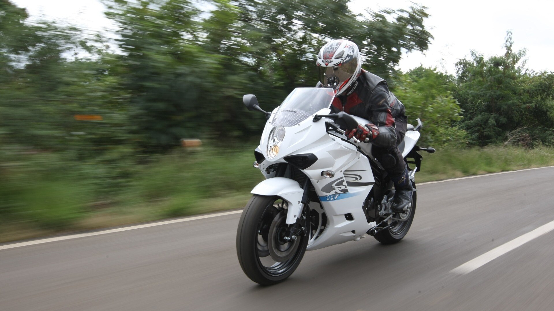 Hyosung GT650R 2013 STD Exterior