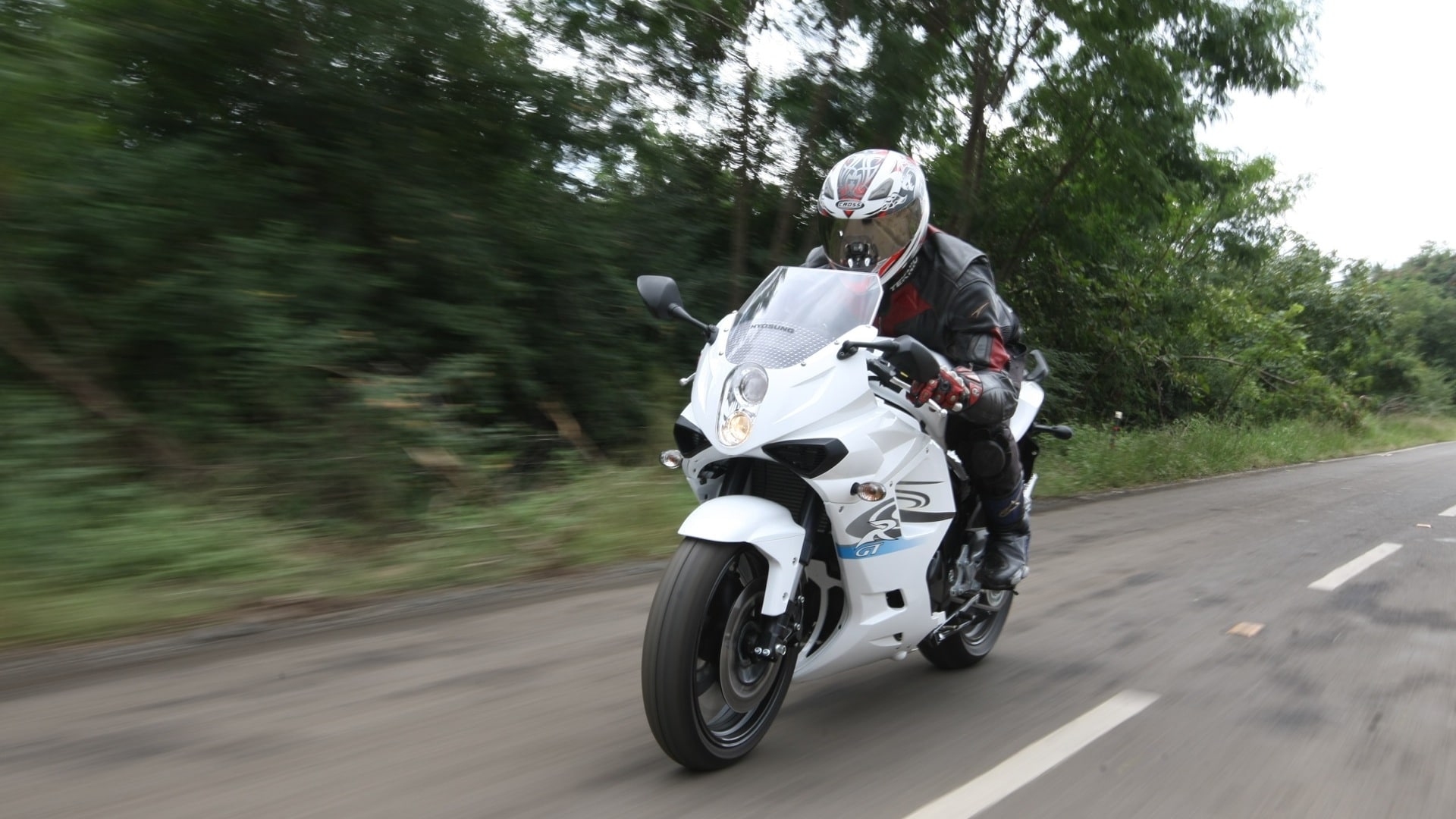 Hyosung GT650R 2013 STD Exterior