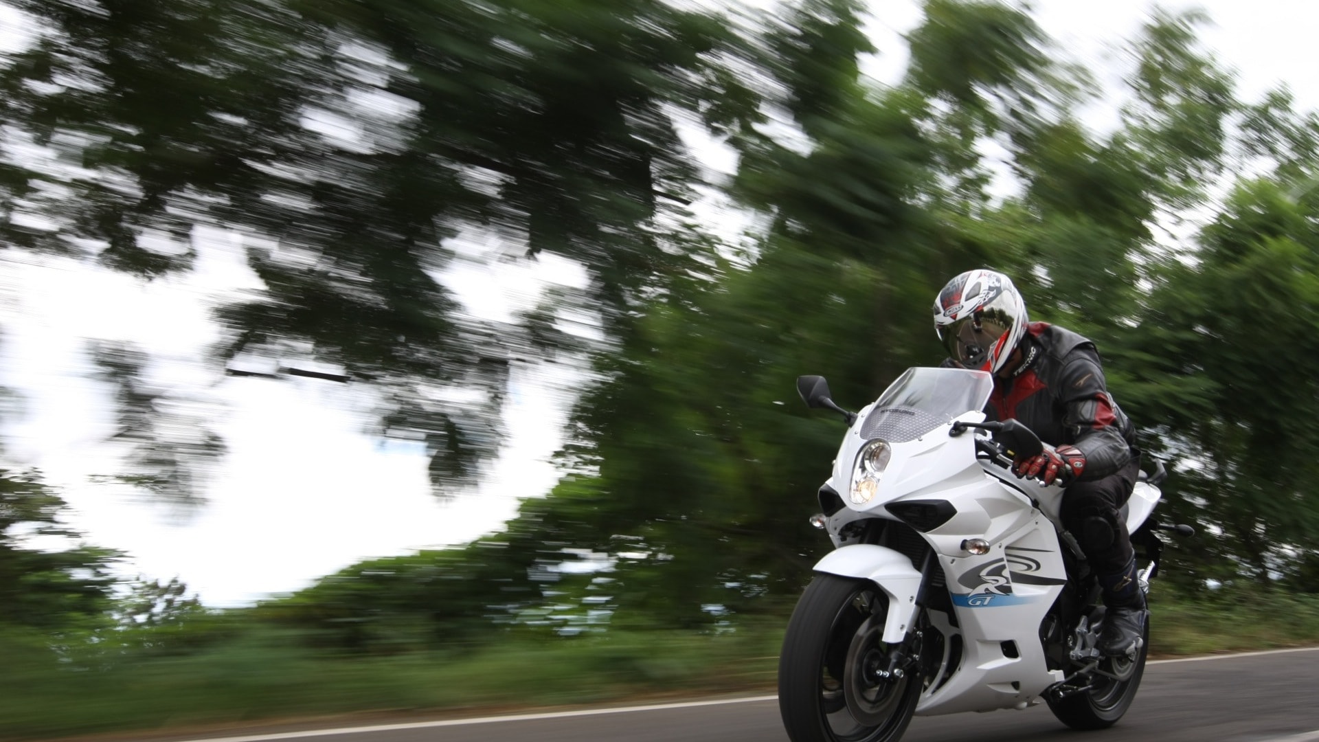 Hyosung GT650R 2013 STD Exterior