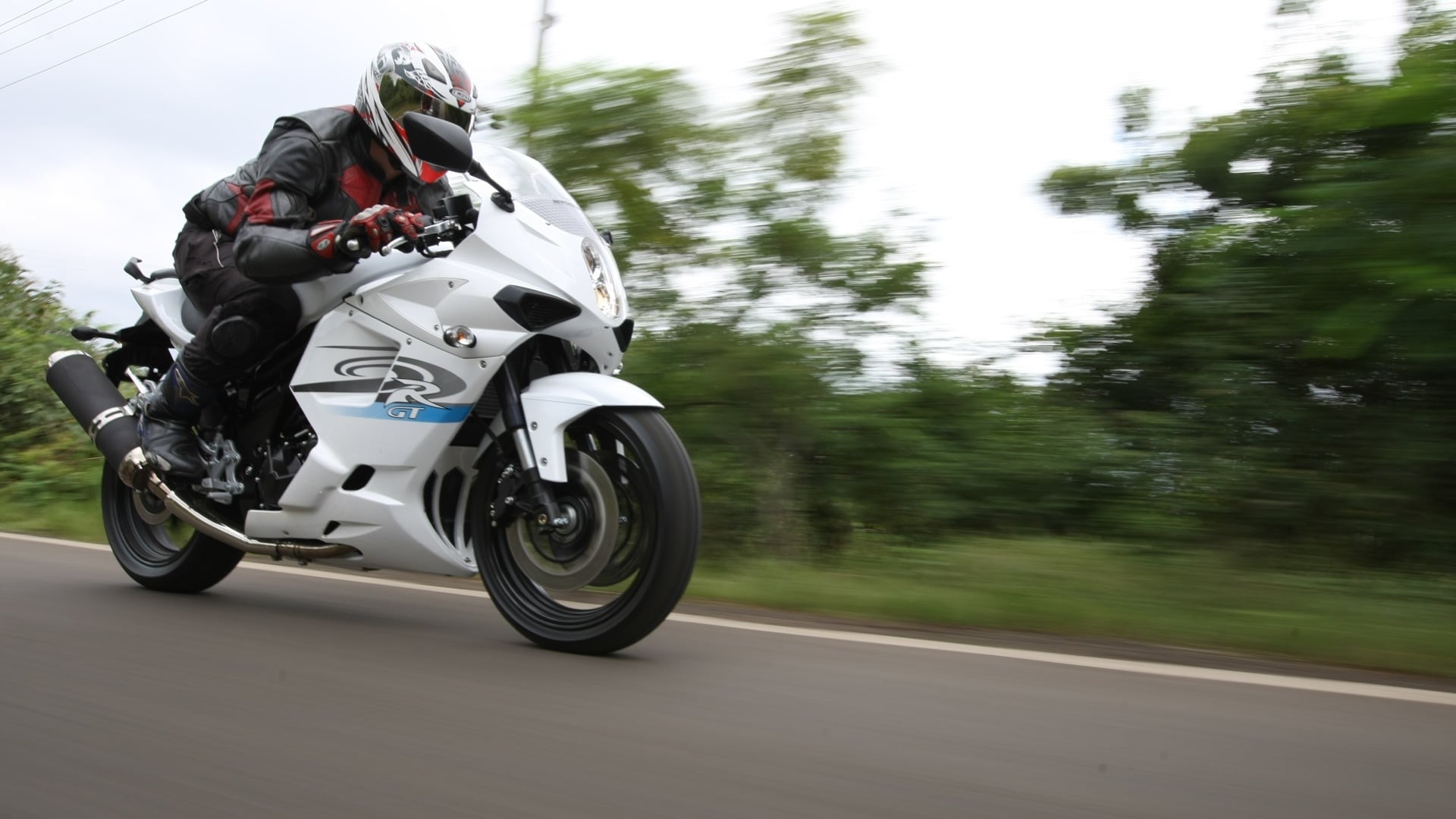 Hyosung GT650R 2013 STD Exterior