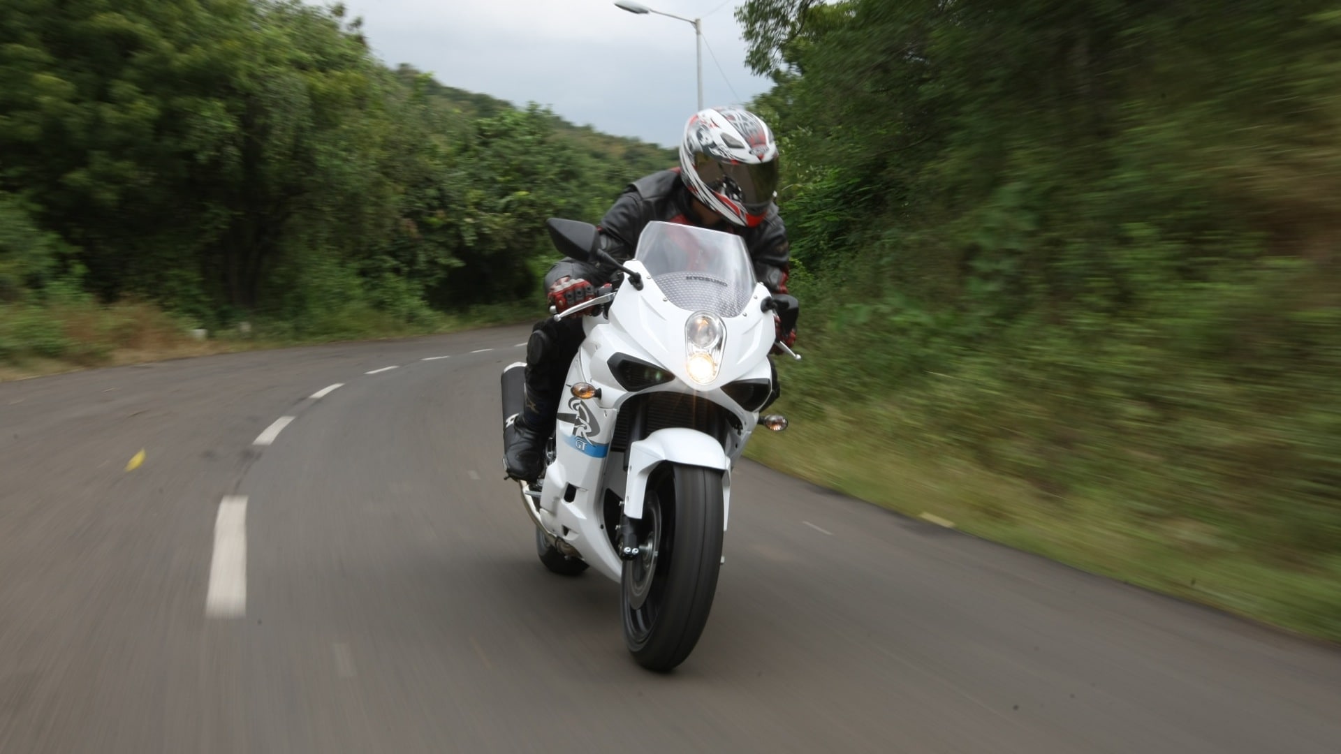 Hyosung GT650R 2013 STD Exterior