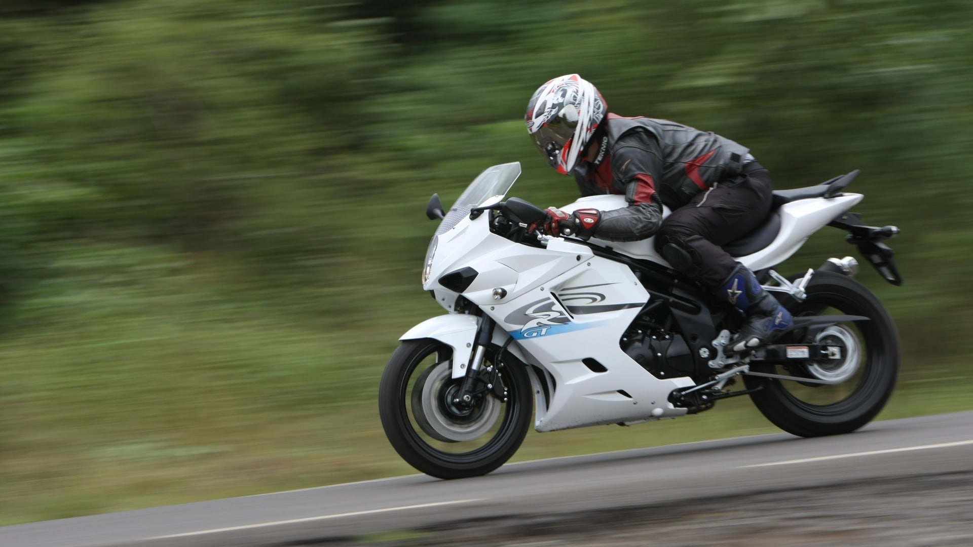 Hyosung GT650R 2013 STD Exterior
