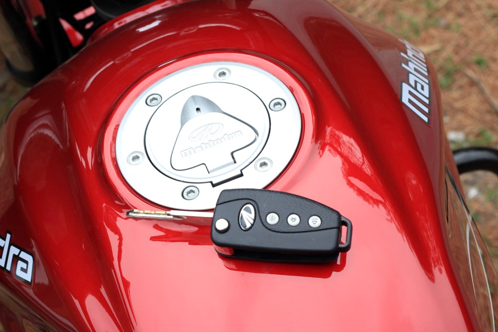 Mahindra Centuro 2013 STD Exterior