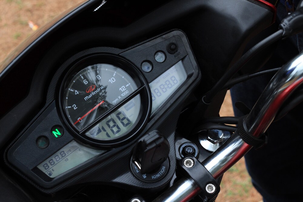 Mahindra Centuro 2013 STD Exterior