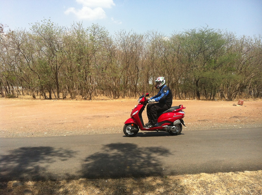 Hero Maestro 2013 Deluxe Exterior