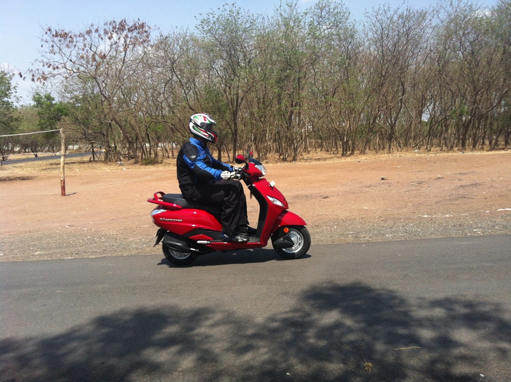 Hero Maestro 2013 Deluxe Exterior