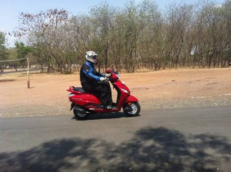 Hero Maestro 2013 Deluxe Exterior