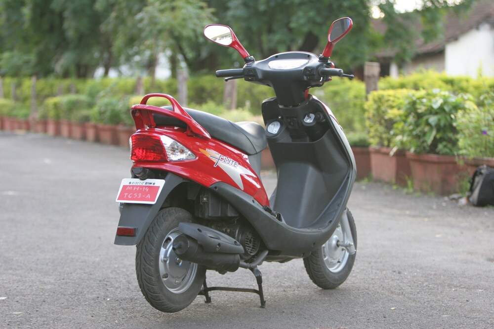 Mahindra Flyte 2013 STD Exterior