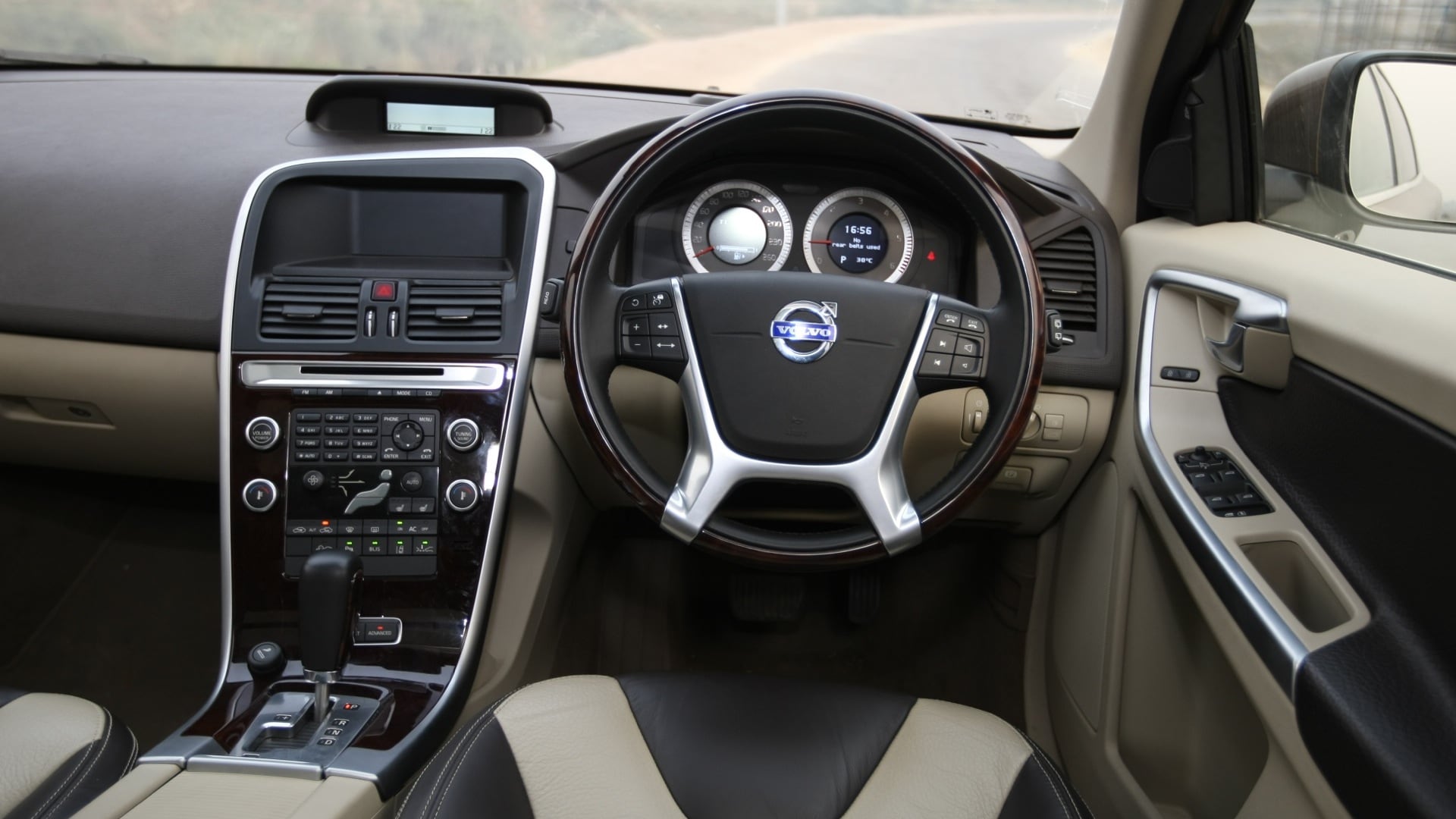 Volvo-XC60-2013 Interior