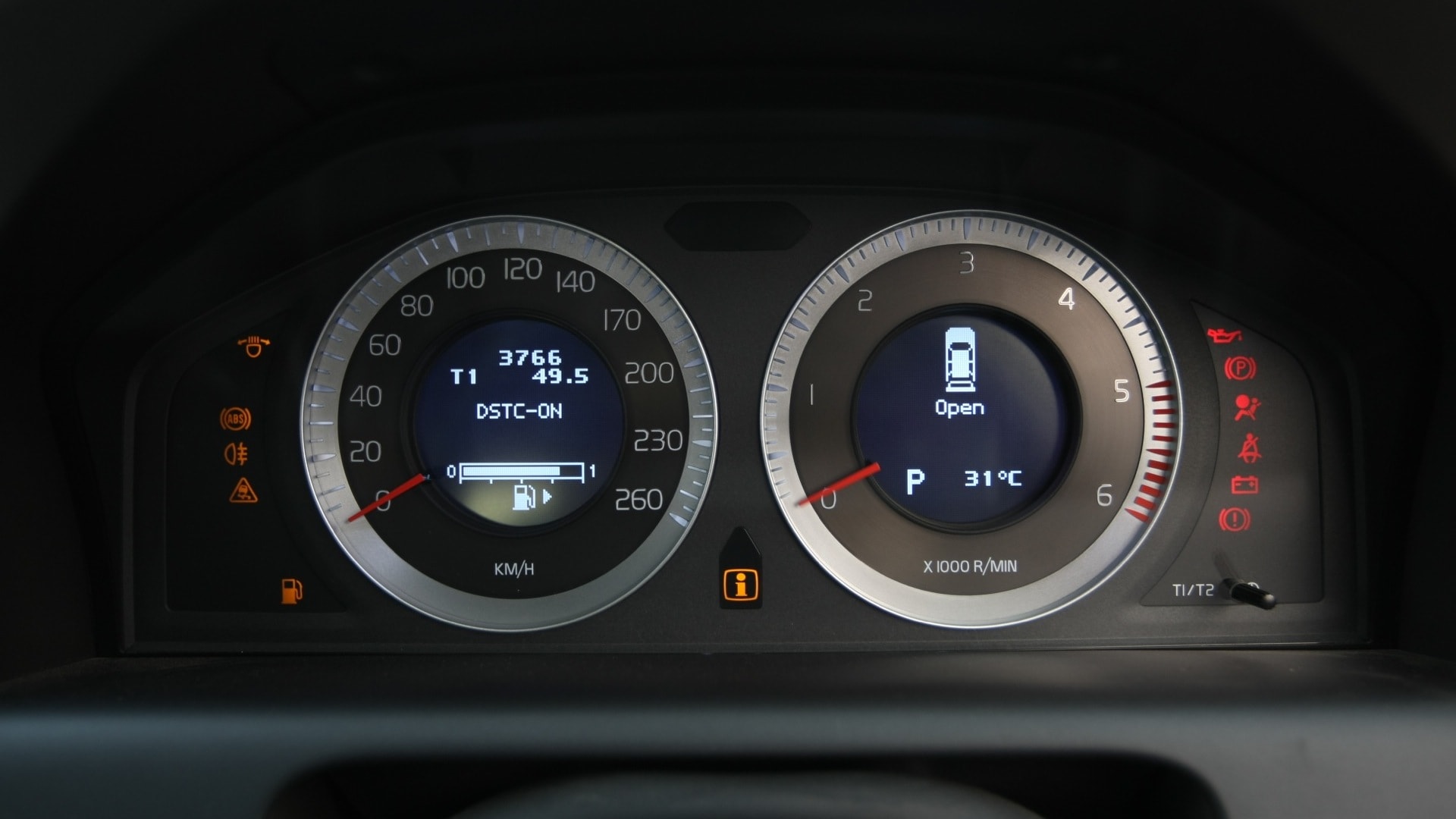 Volvo-XC60-2013 Interior