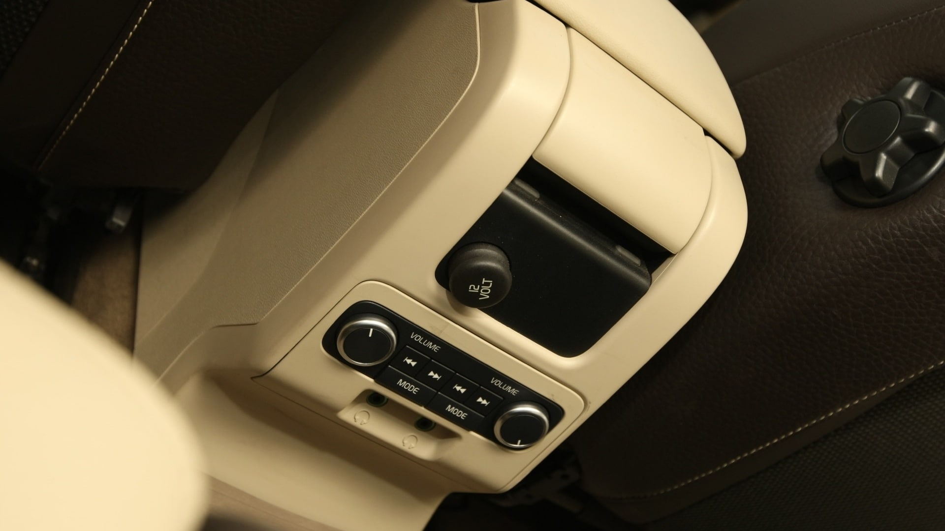 Volvo-XC60-2013 Interior