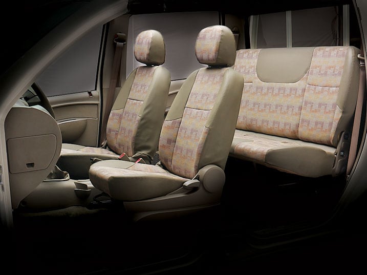 Mahindra-Genio-2013-DC Interior