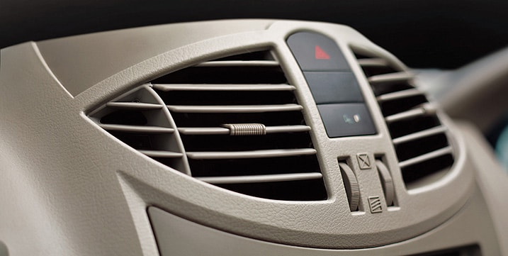 Mahindra-Genio-2013-DC Interior