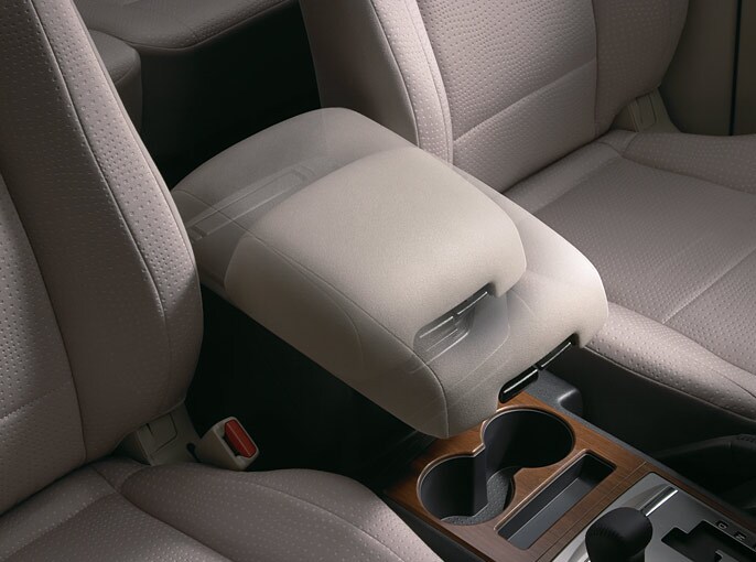 Mitsubishi-Montero-2013 Exterior