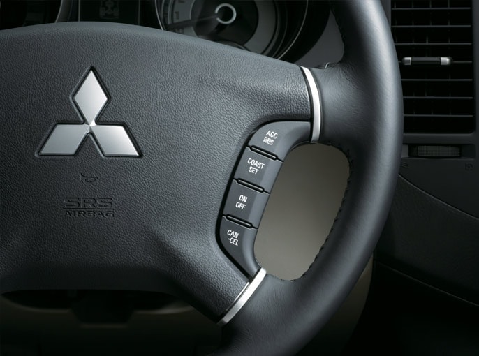 Mitsubishi-Montero-2013 Exterior