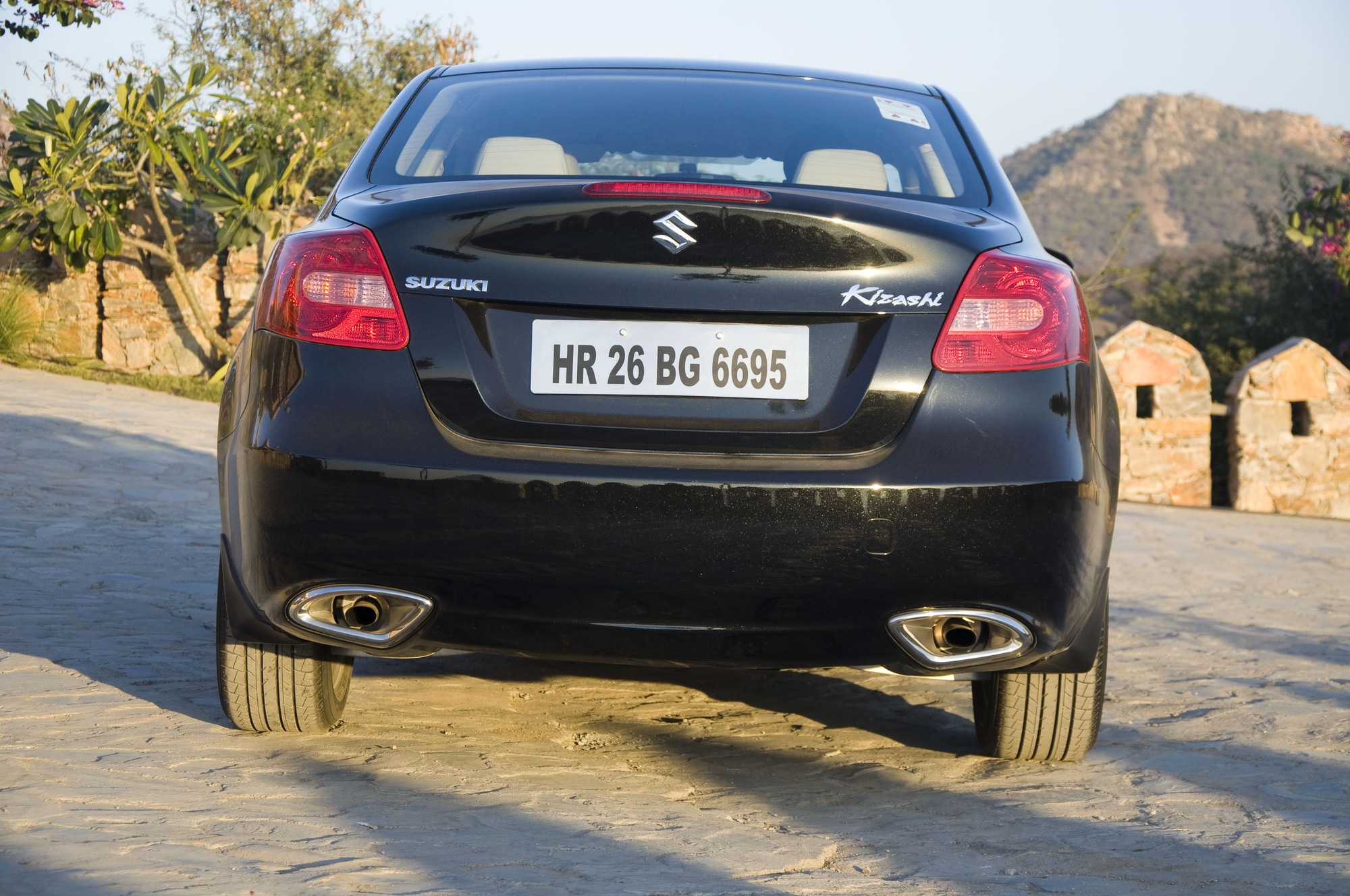 maruti-suzuki-kizashi-2013-MT-compare