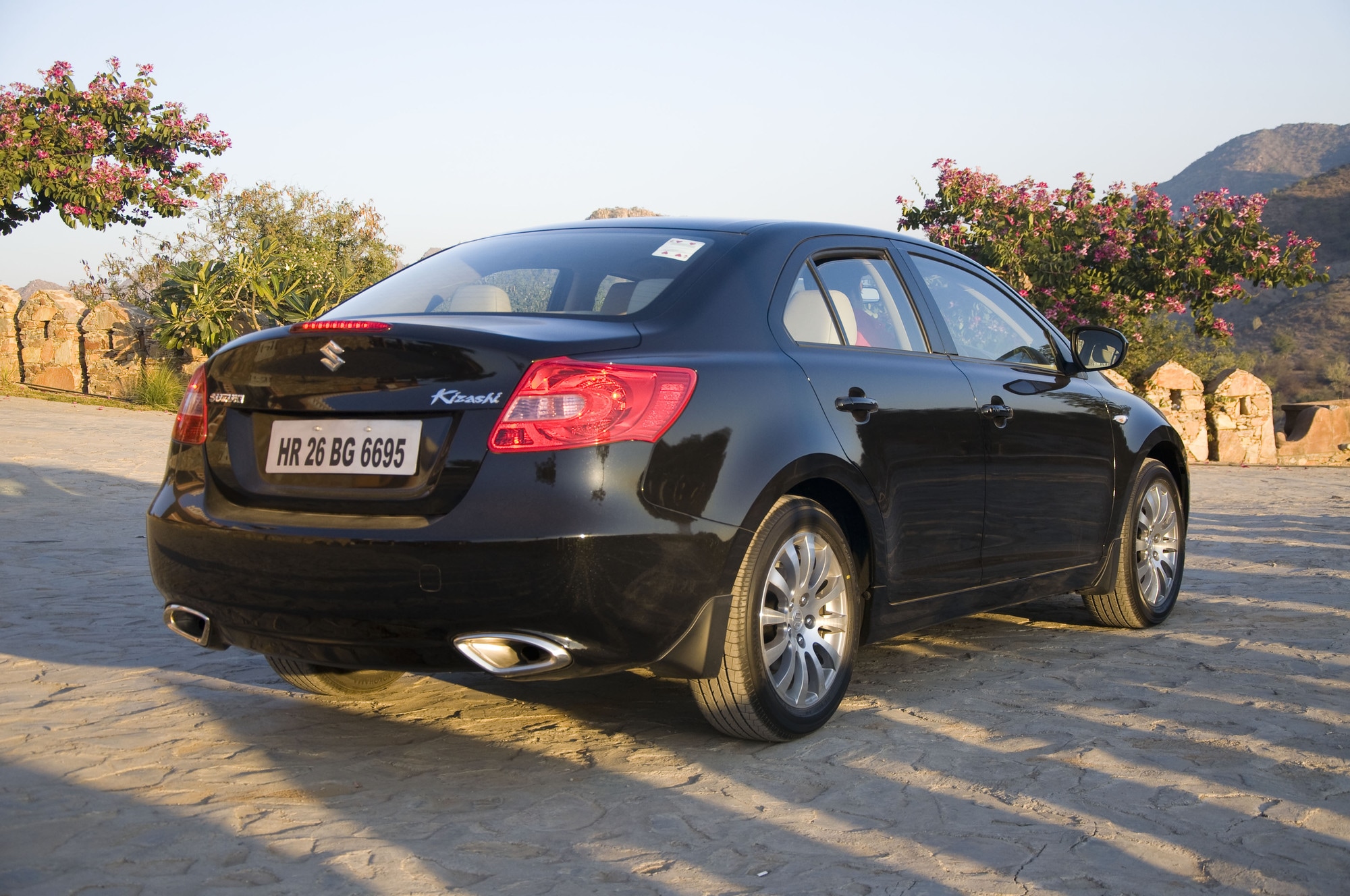 maruti-suzuki-kizashi-2013-MT-compare