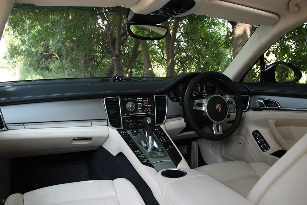 Porsche-Panamera-2013-STD-Interior