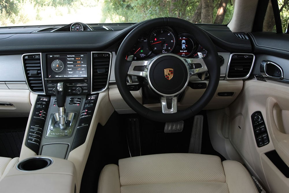 Porsche-Panamera-2013-STD-Interior