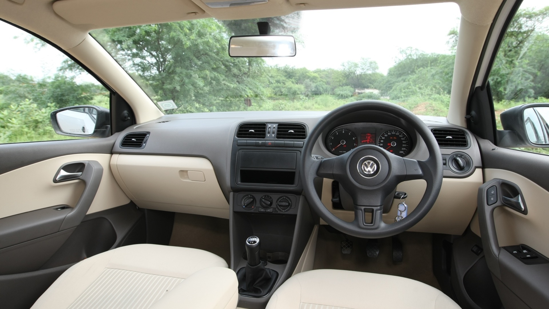 Volkswagen-Vento-2013 Interior
