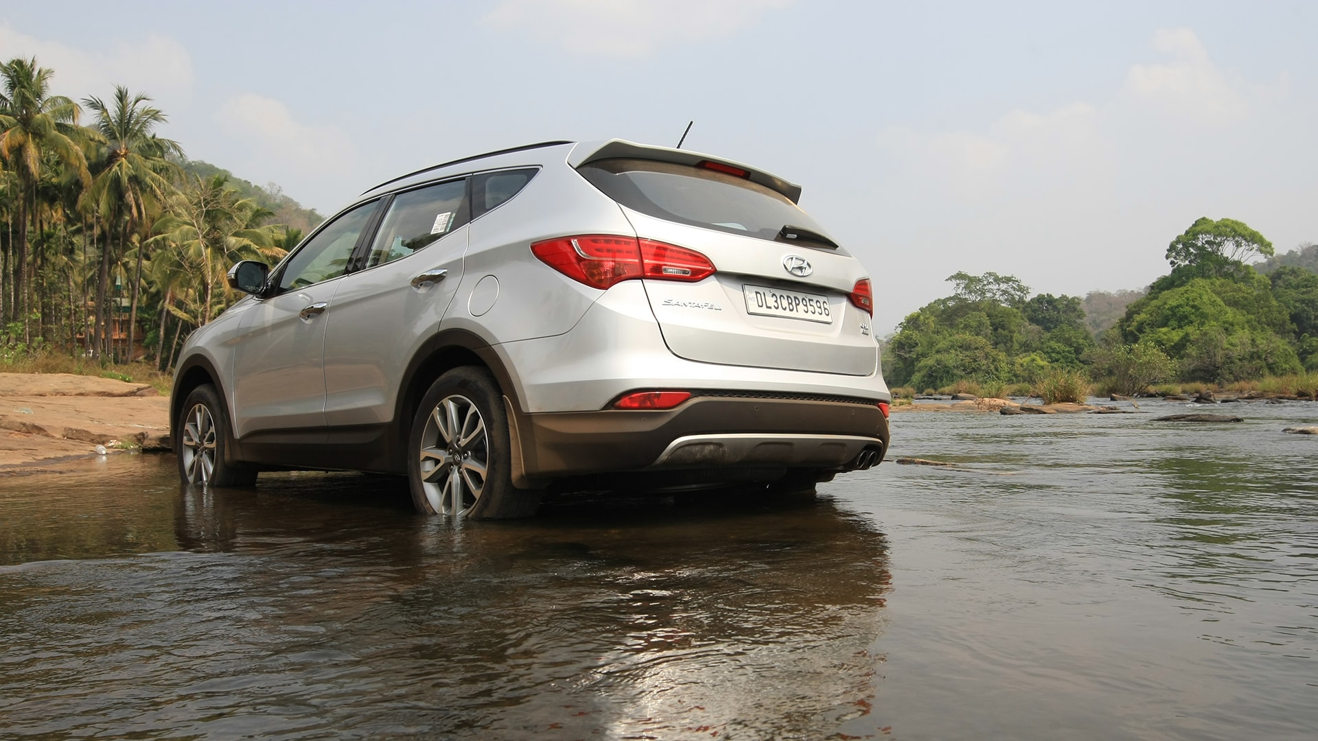 Hyundai Santa Fe 2014 2WD A/T Exterior