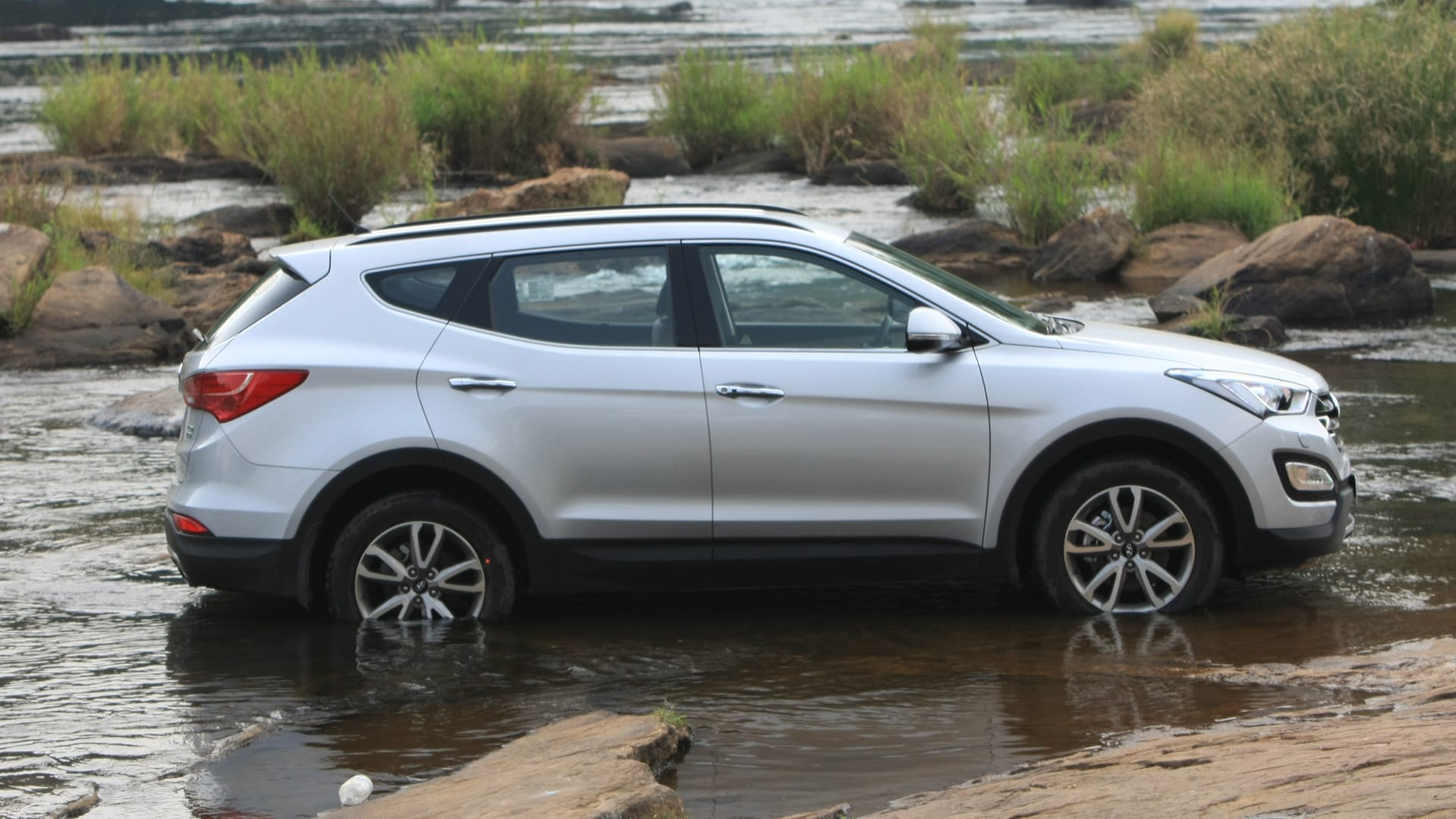 Hyundai Santa Fe 2014 2WD A/T Exterior