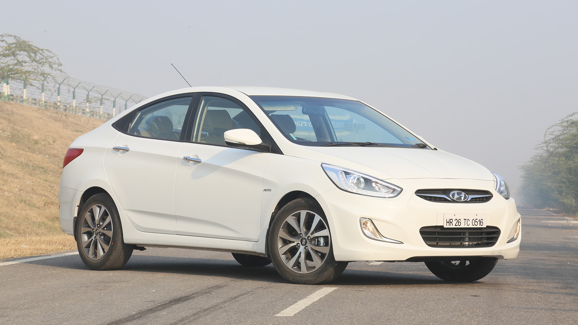 Hyundai Verna2014 1.4 L VTVT Petrol 5 Speed manual Exterior