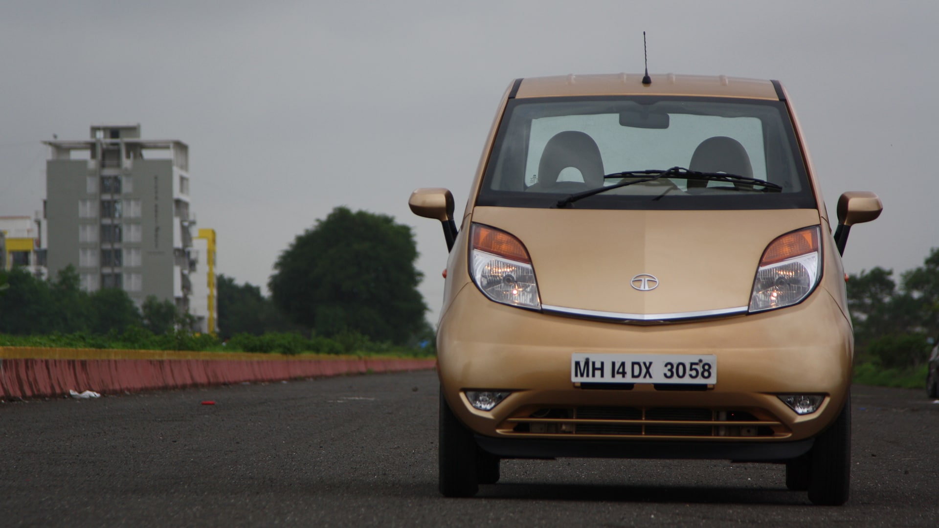 Tata-Nano-2014-XT Exterior