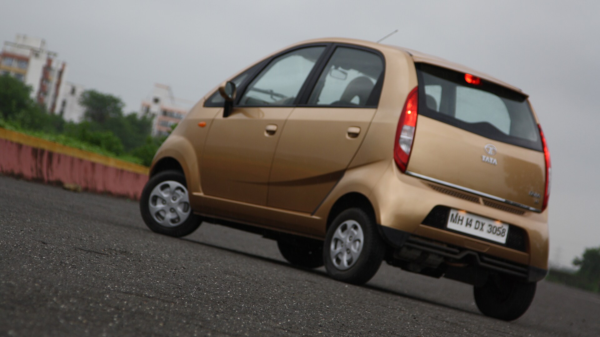 Tata-Nano-2014-XT Exterior