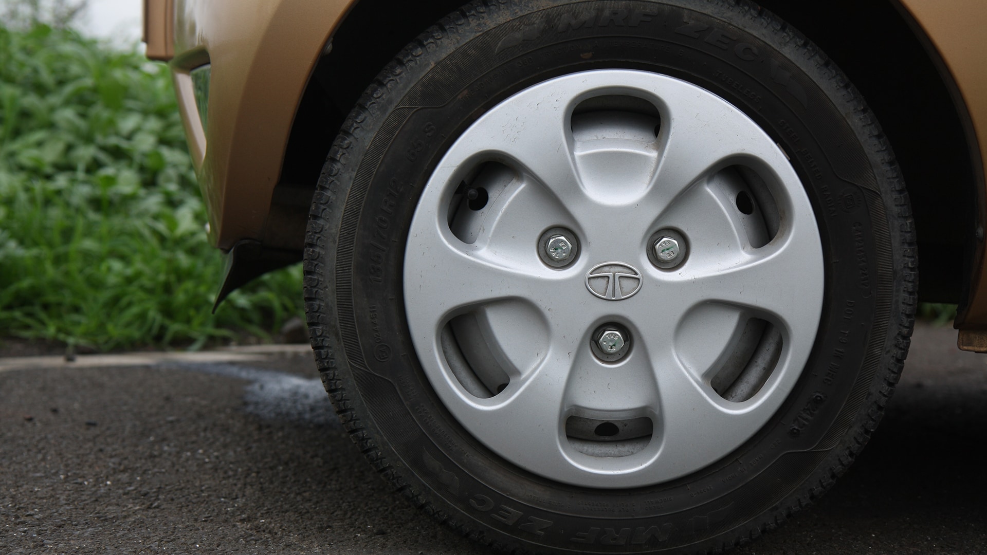 Tata-Nano-2014-XT Exterior