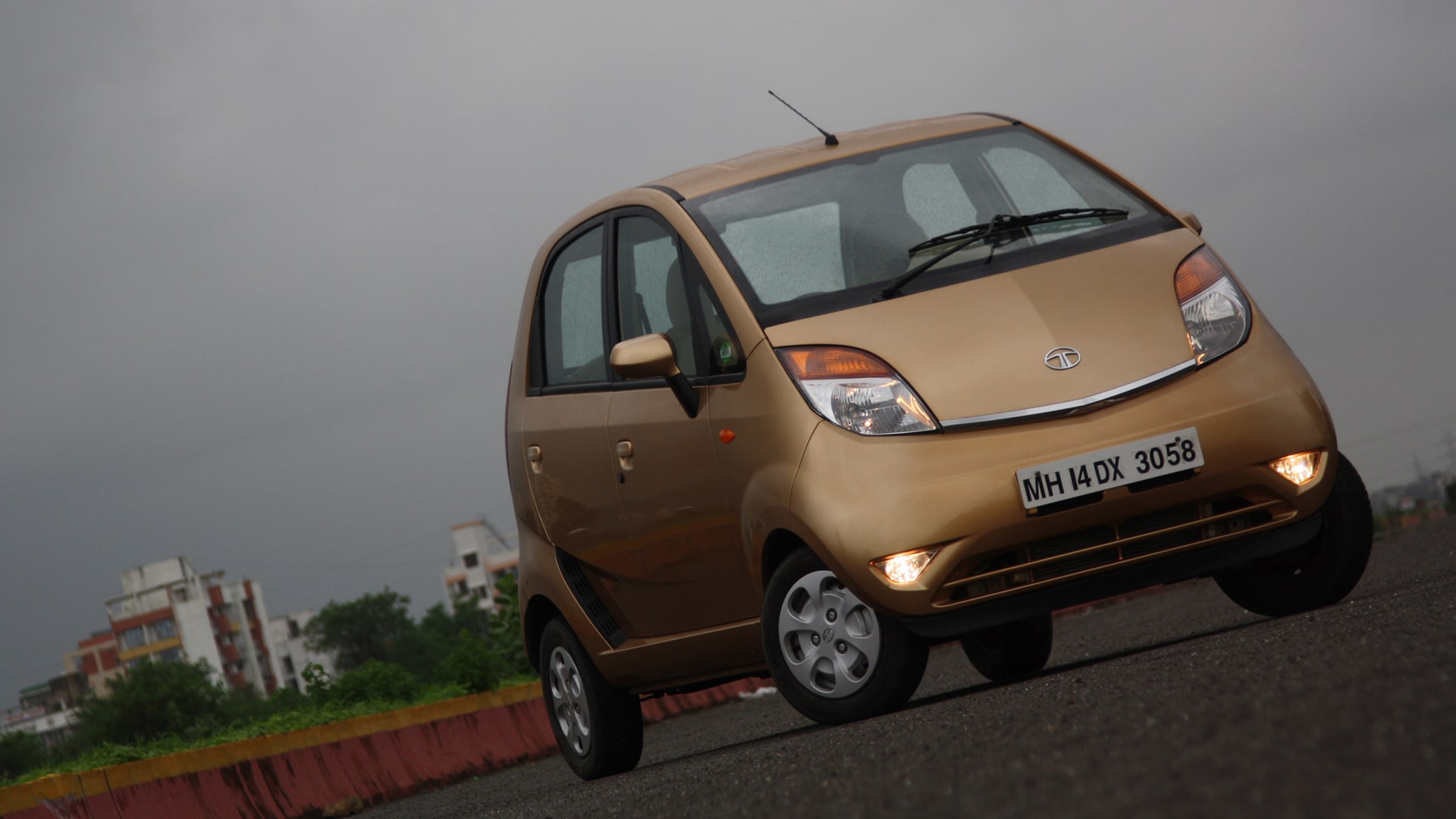 Tata-Nano-2014-XT Exterior