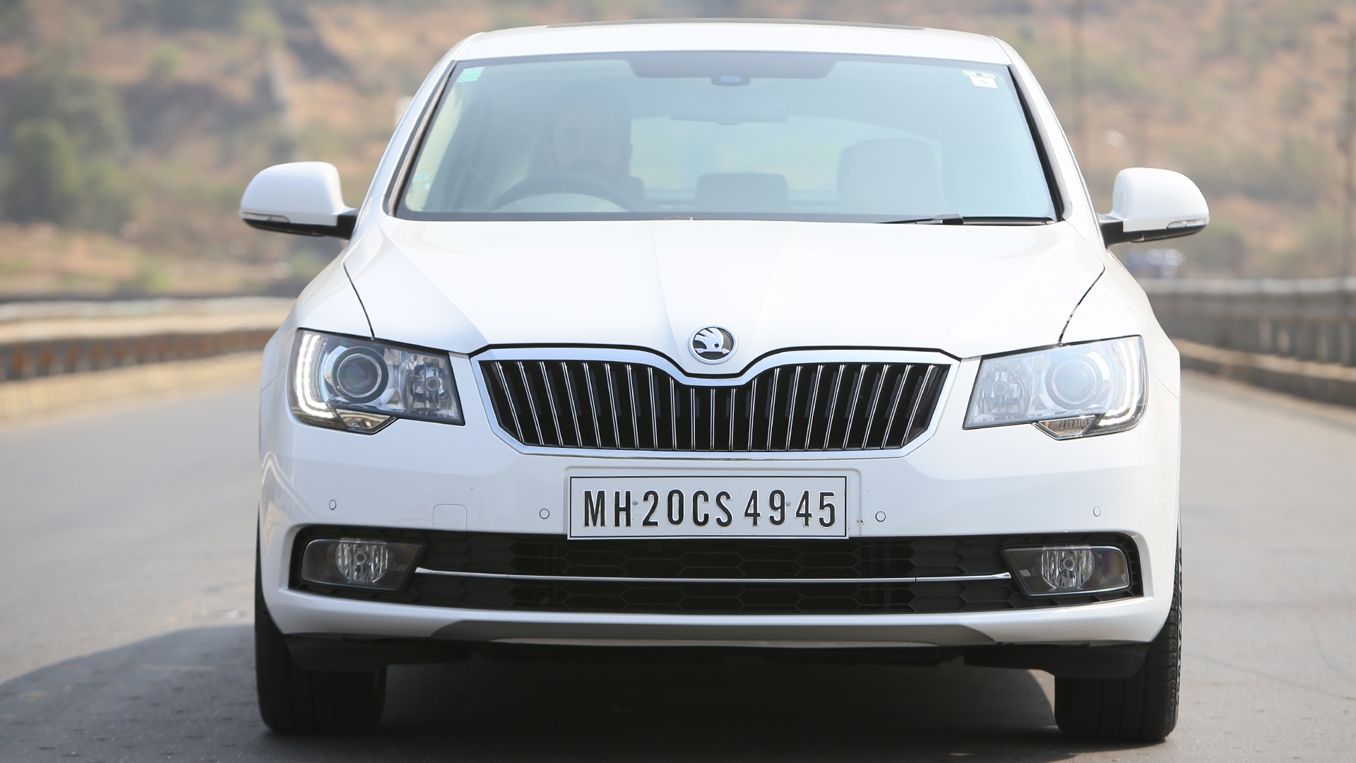 Skoda-Superb-2014-1-8-TSI-(AT)-Elegance-Compare