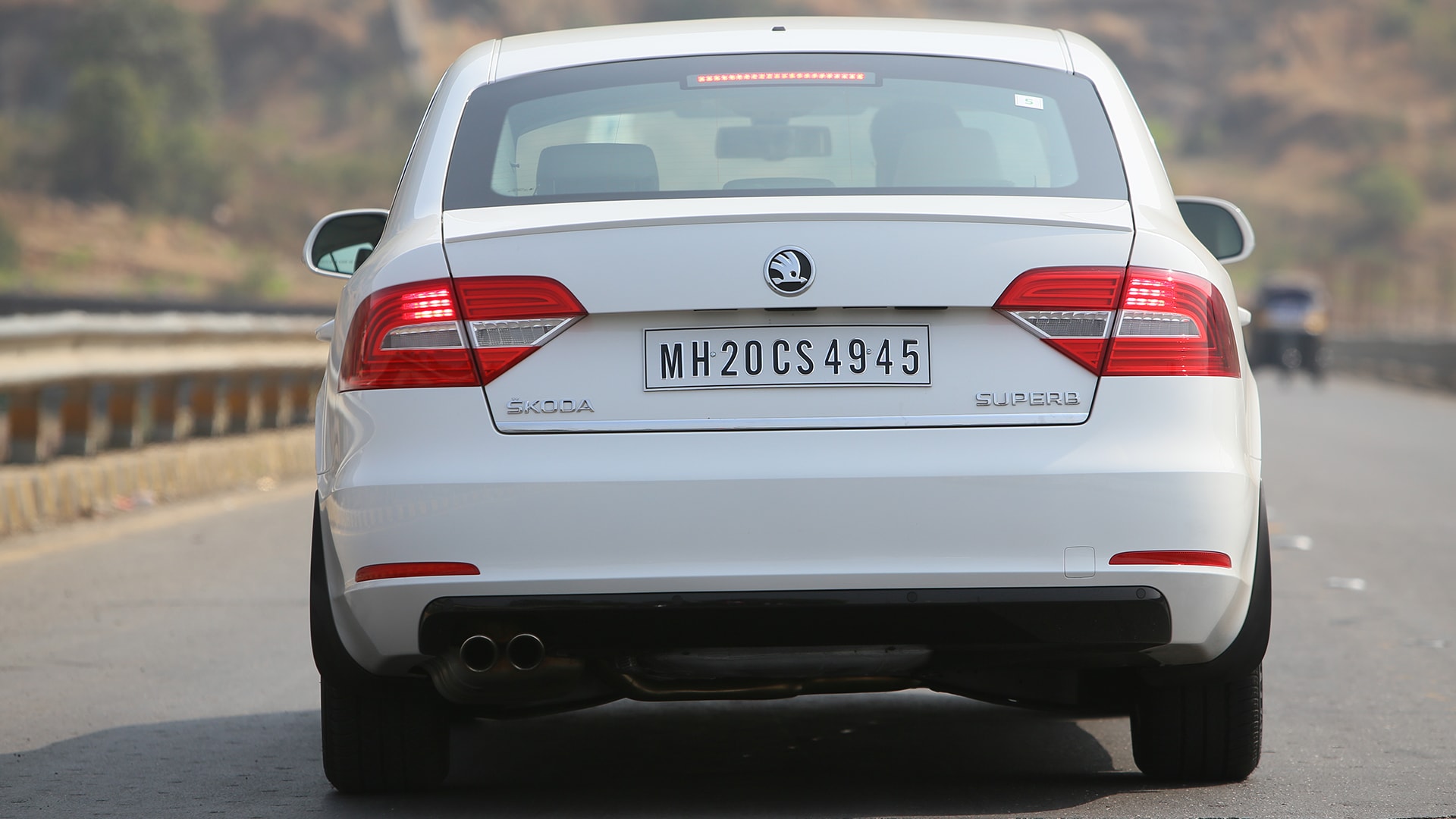 Skoda-Superb-2014-1-8-TSI-(AT)-Elegance-Compare