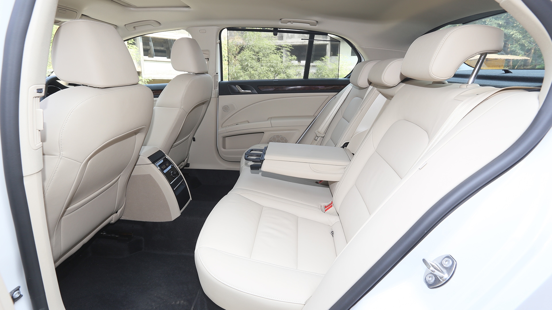 Skoda-Superb-2014-1-8-TSI-(AT)-Elegance-Compare