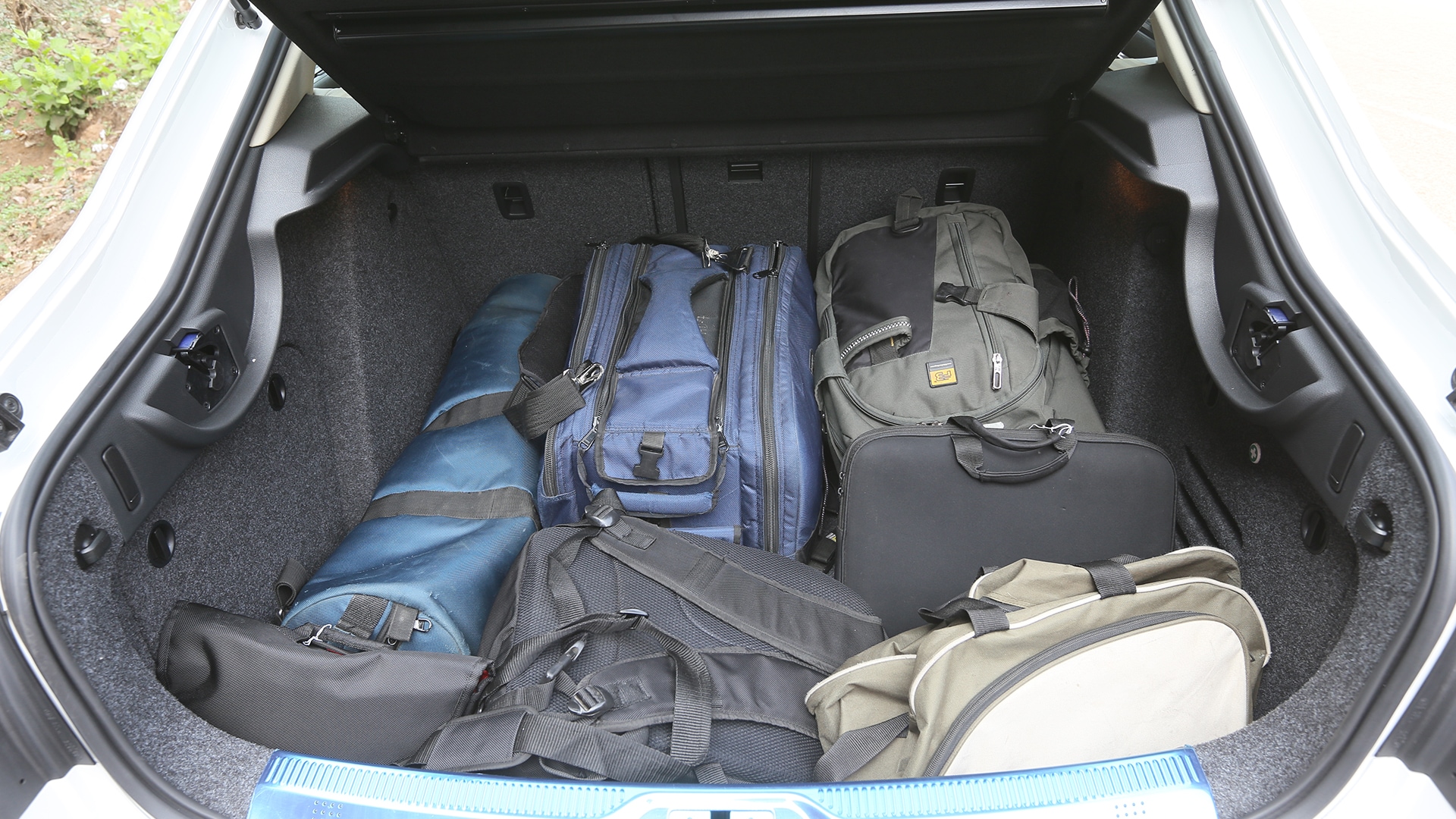 Skoda-Superb-2014-1-8-TSI-(AT)-Elegance-Compare