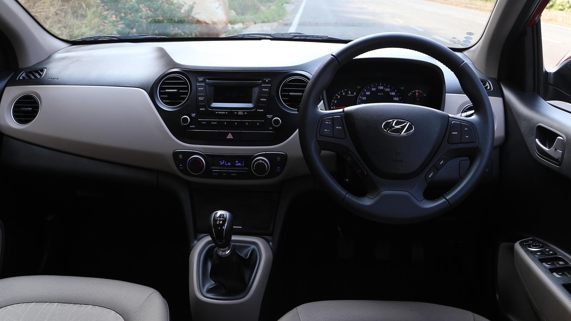 Hyundai Xcent 2014 Base Diesel Compare