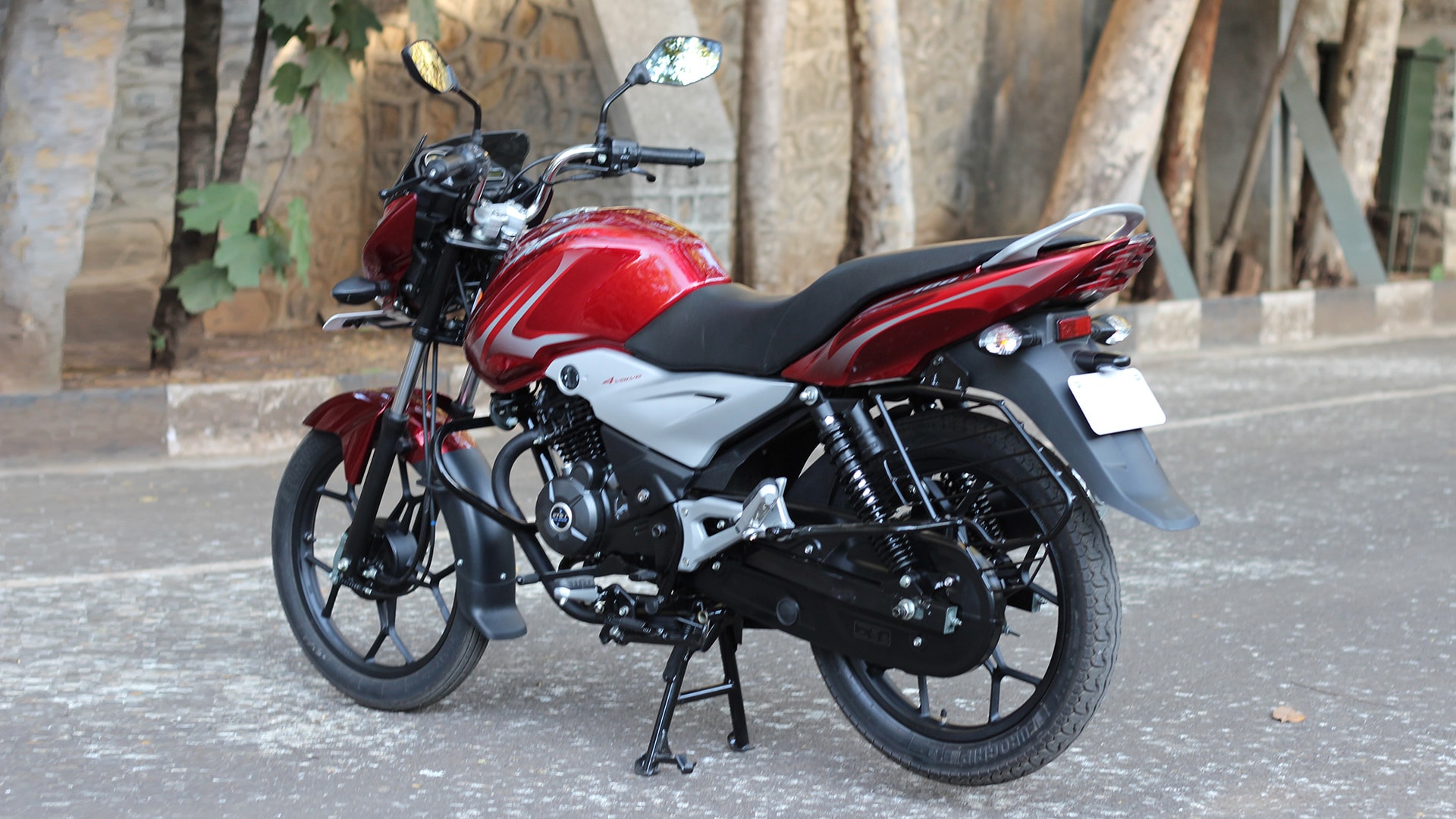 Bajaj Discover 100 T 2013 STD Exterior