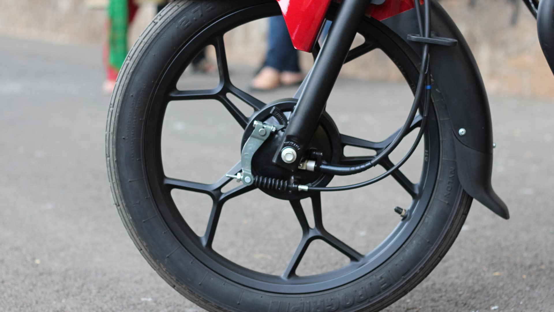 Bajaj Discover 100 T 2013 STD Exterior