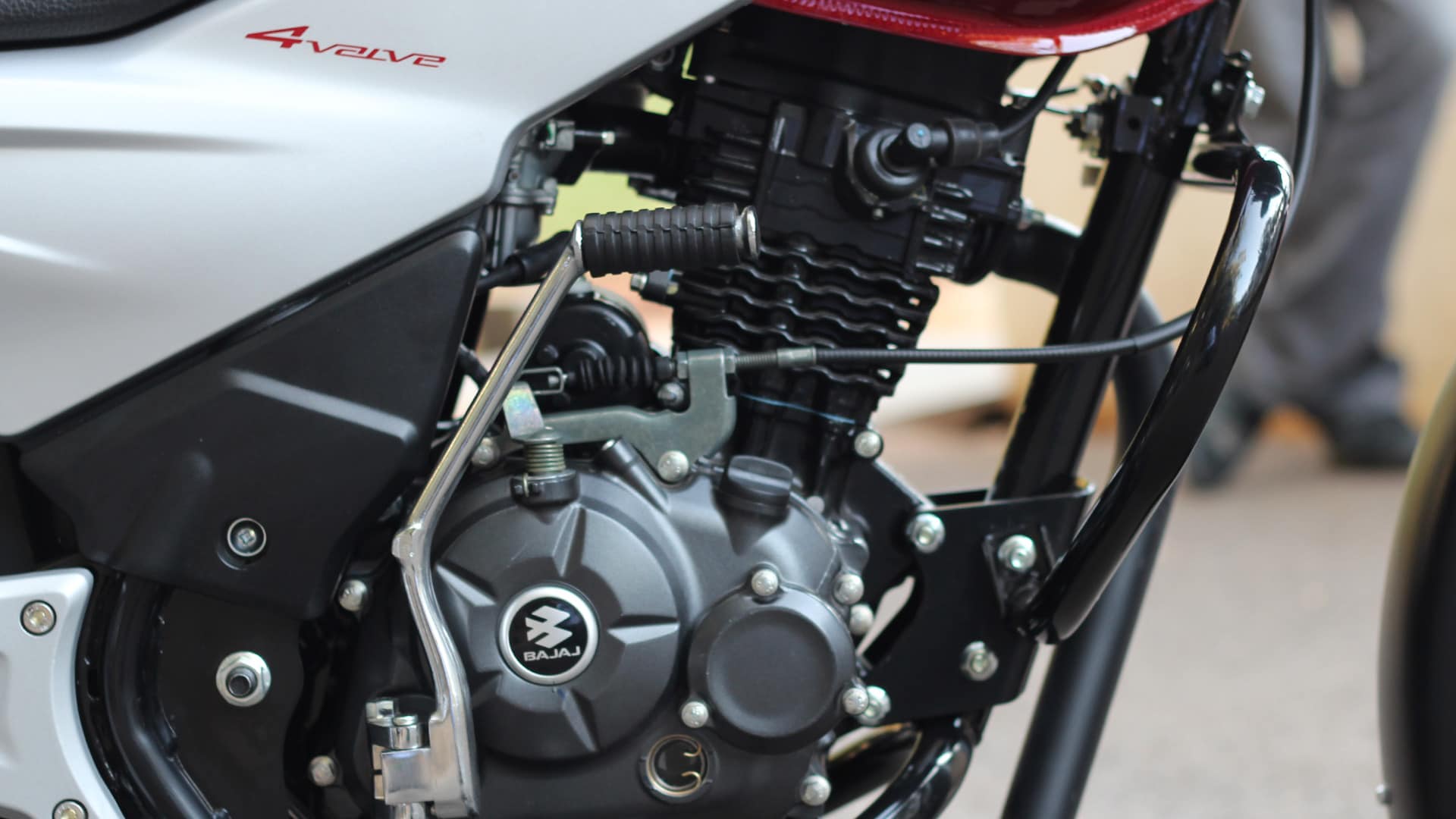 Bajaj Discover 100 T 2013 STD Exterior