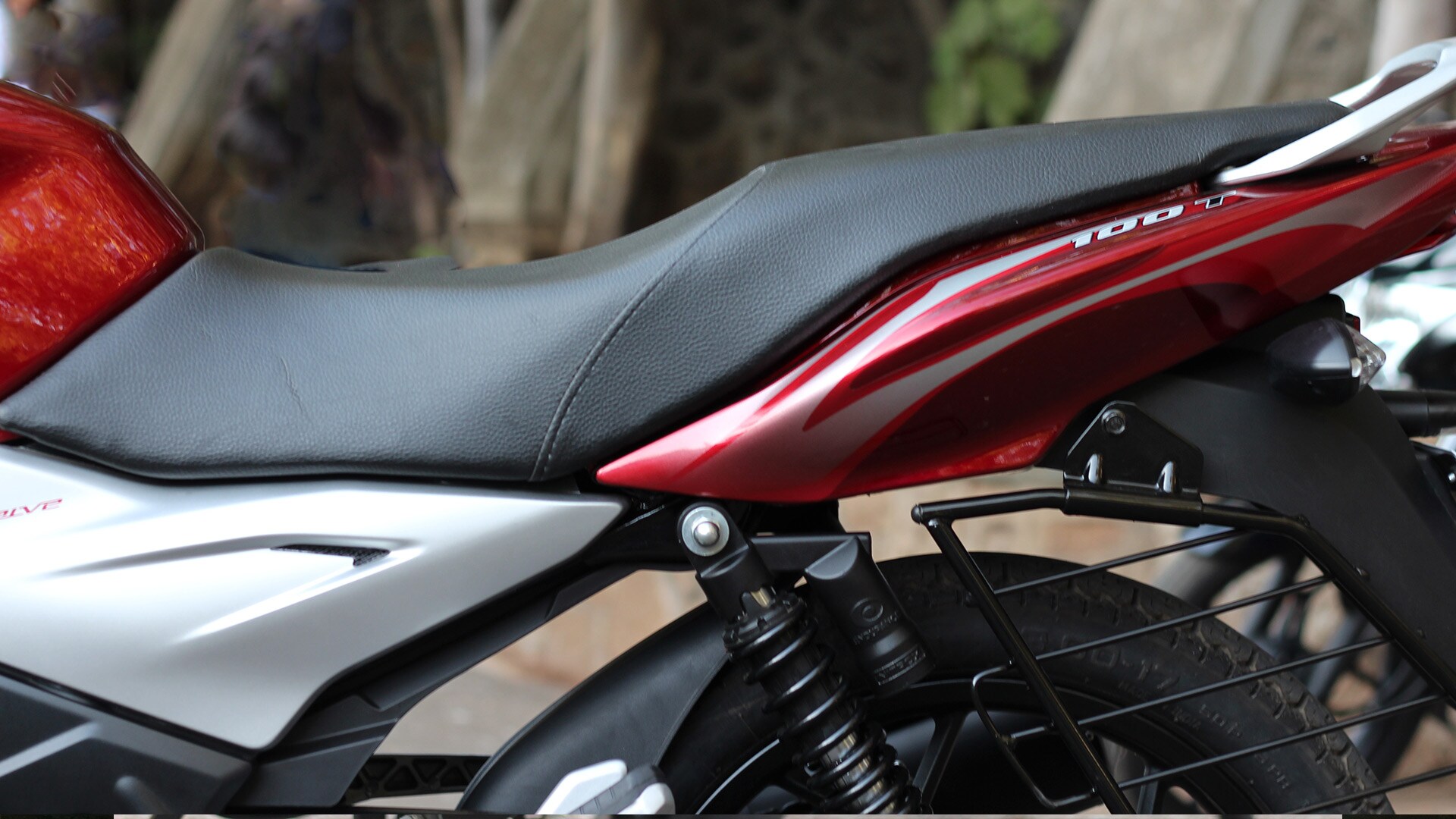 Bajaj Discover 100 T 2013 STD Exterior