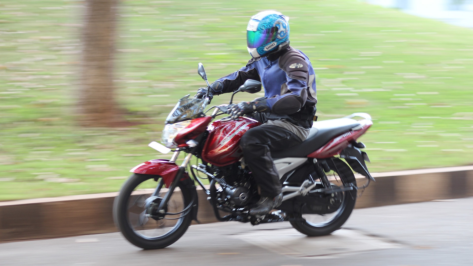 Bajaj Discover 100 T 2013 STD Exterior