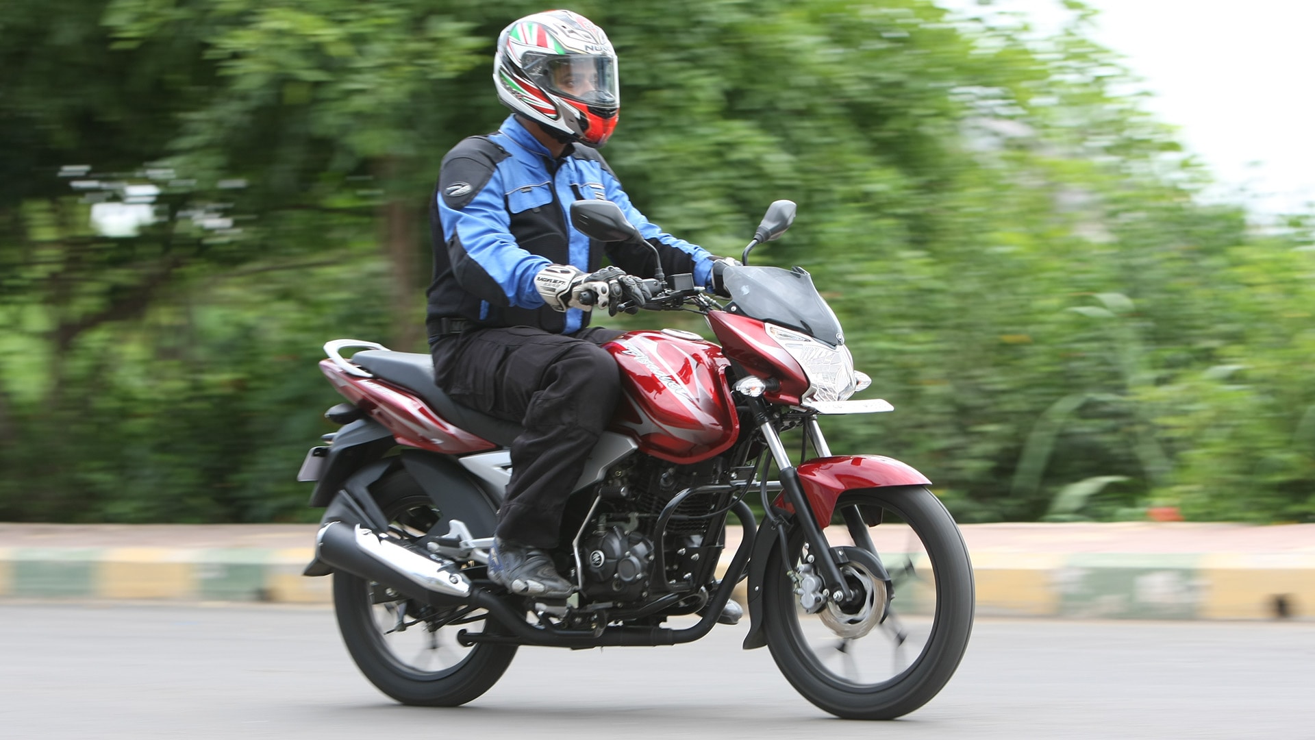 Bajaj Discover 125 ST 2013 STD Exterior