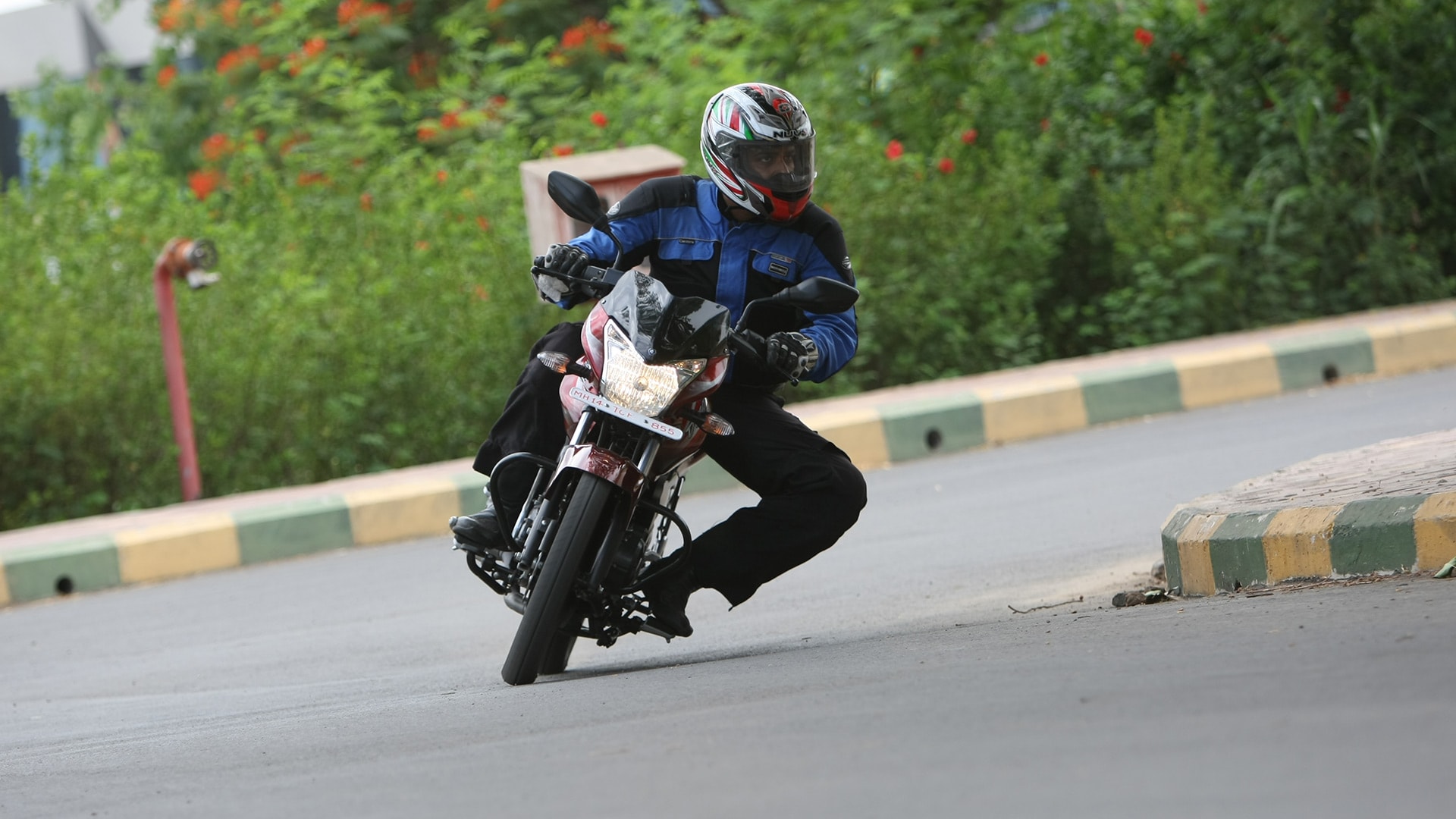 Bajaj Discover 125 ST 2013 STD Exterior