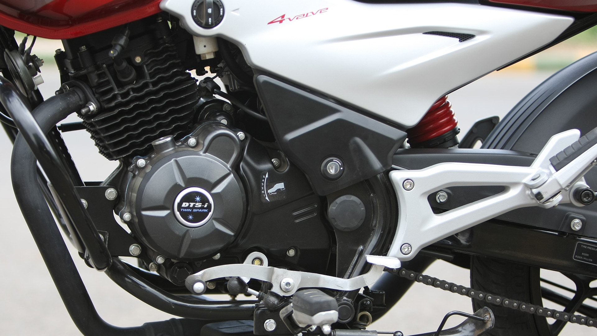 Bajaj Discover 125 ST 2013 STD Exterior